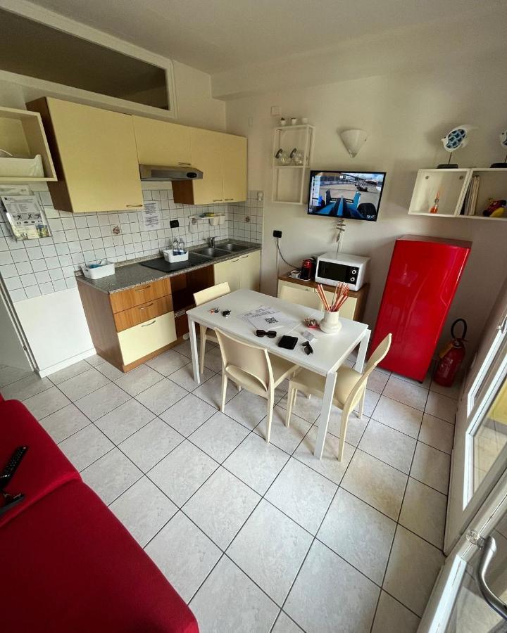 Gardalakeapartment A Сірміоне Екстер'єр фото