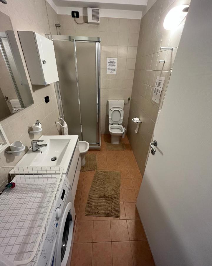 Gardalakeapartment A Сірміоне Екстер'єр фото